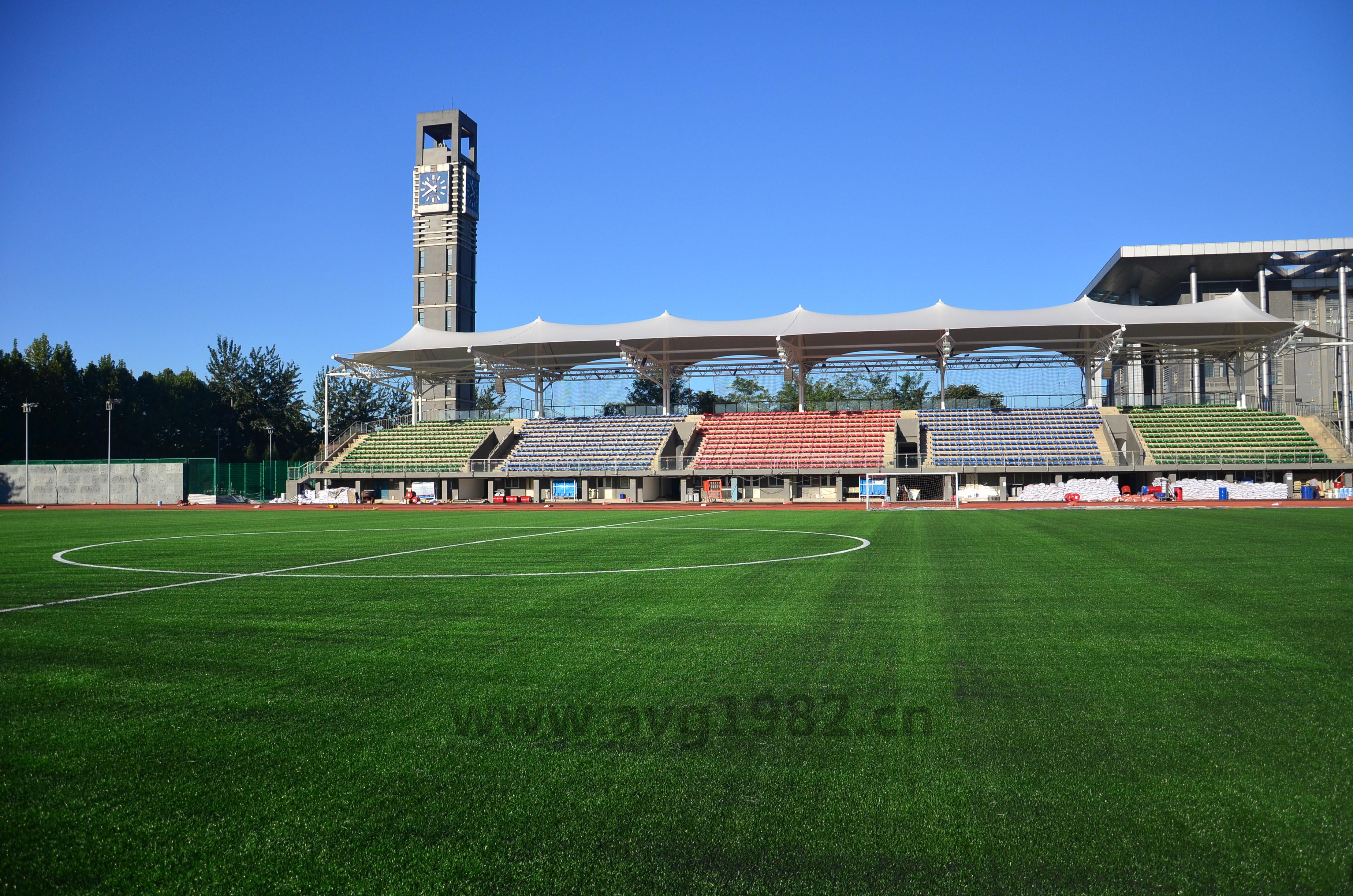 一个国际足联标准的人造草坪足球场是如何建成的