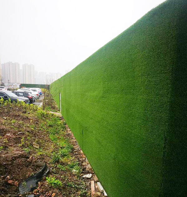 用人造草坪做市政围挡合适吗？