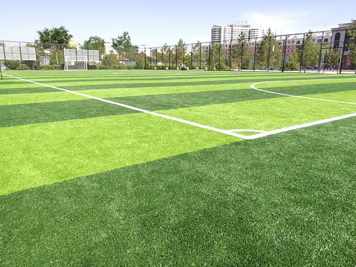 填充人造草坪和免填充人造草坪哪个更适合足球场呢